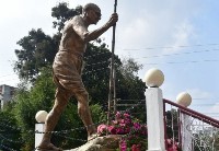 historic dandi march prime minister pays homage to mahatma